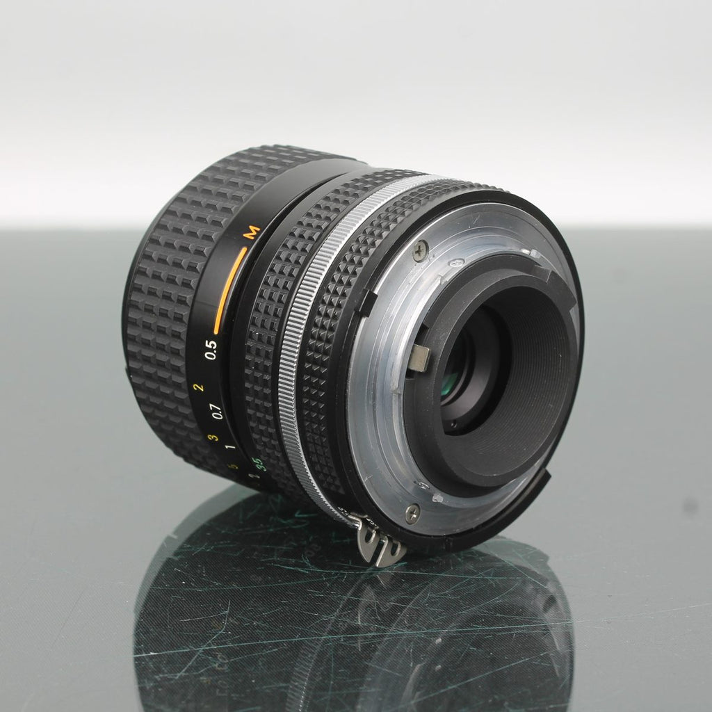 Nikon Zoom Nikkor 35-70mm f/3.3-4.5