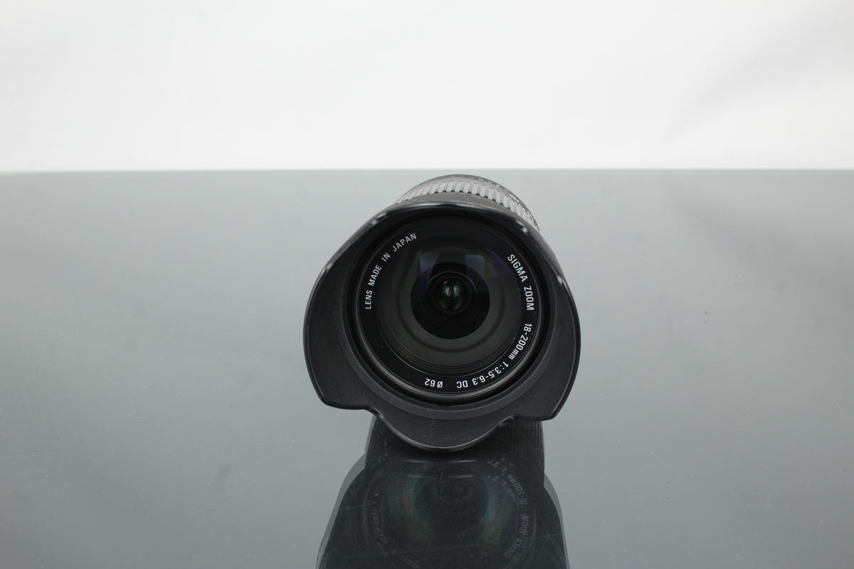 Sigma Zoom 18-200mm 1:3.5-6.3 DC - Canon EOS Mount