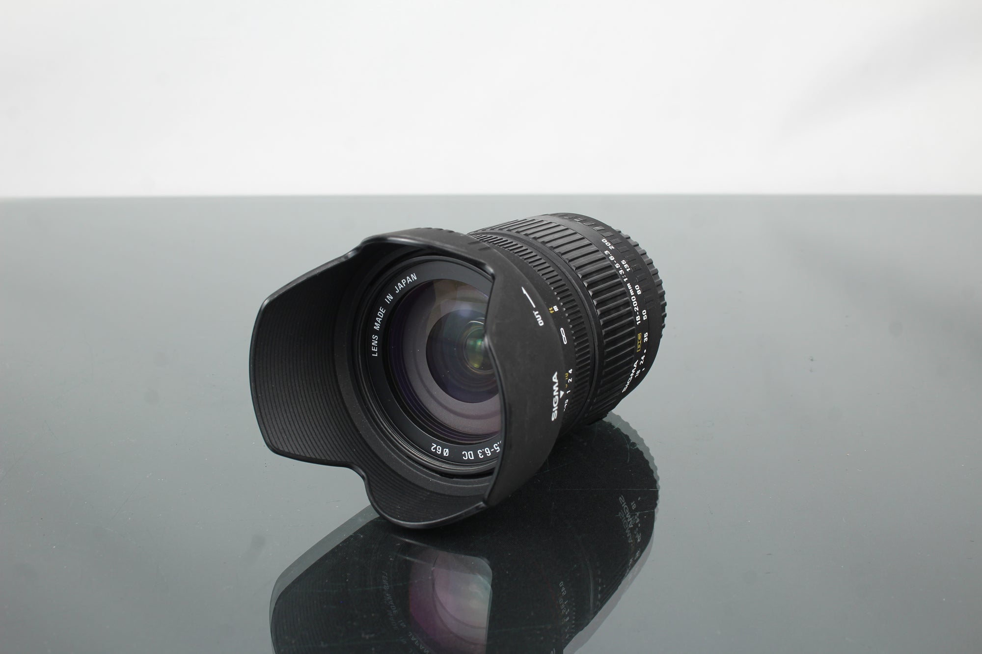 Sigma Zoom 18-200mm 1:3.5-6.3 DC - Canon EOS Mount