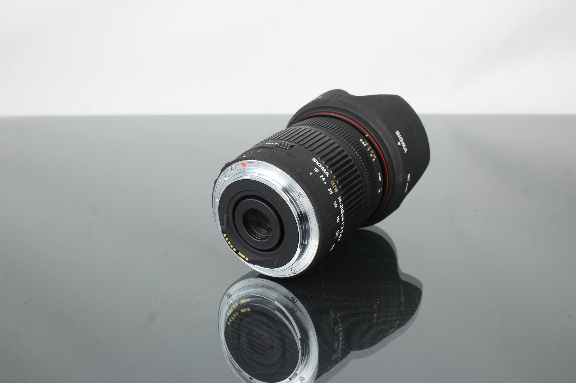 Sigma Zoom 18-200mm 1:3.5-6.3 DC - Canon EOS Mount