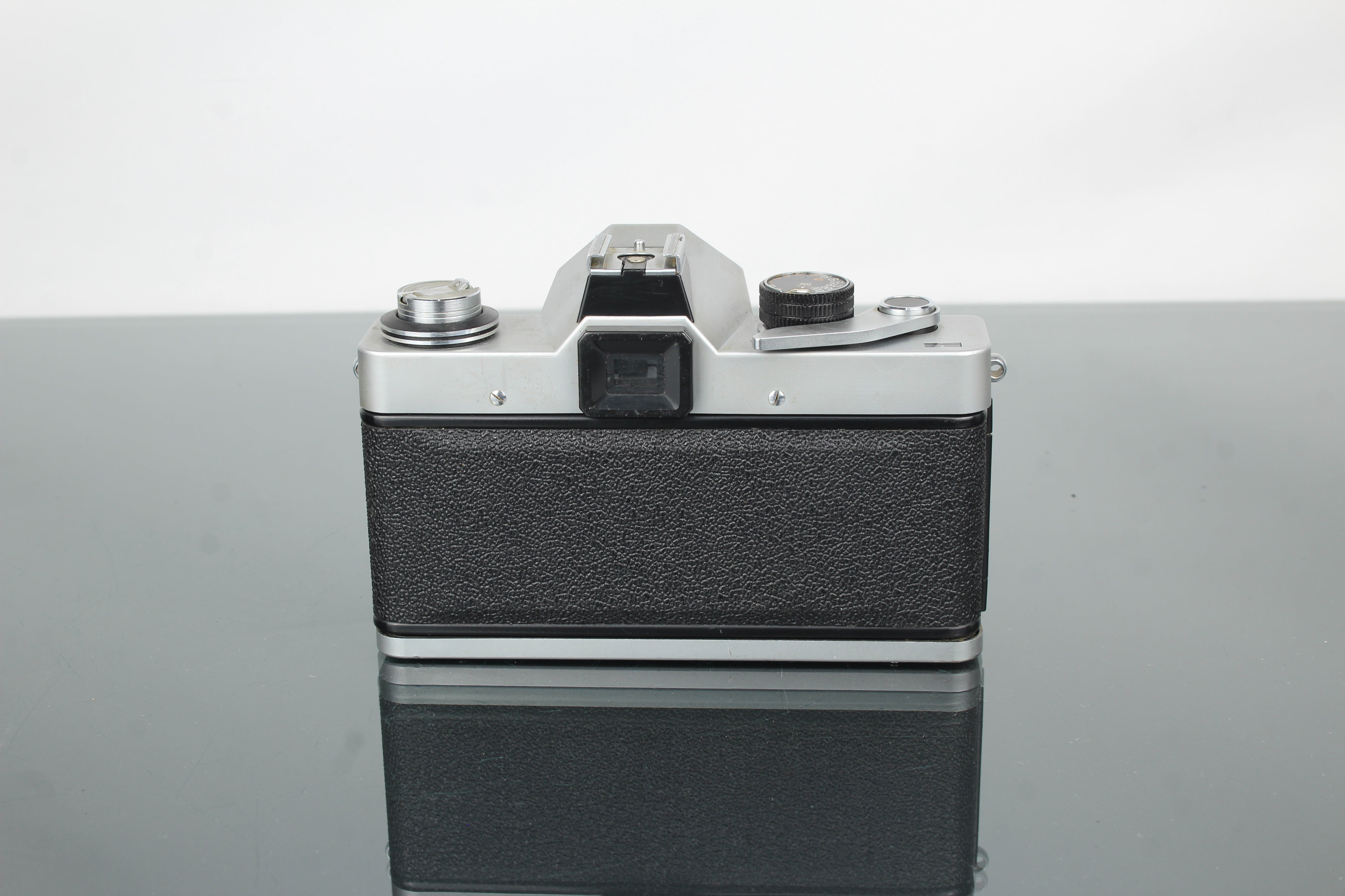 Praktica L + Meyer Optik Domiplan 50mm f/2.8 M42 lens – Dutch|Thrift