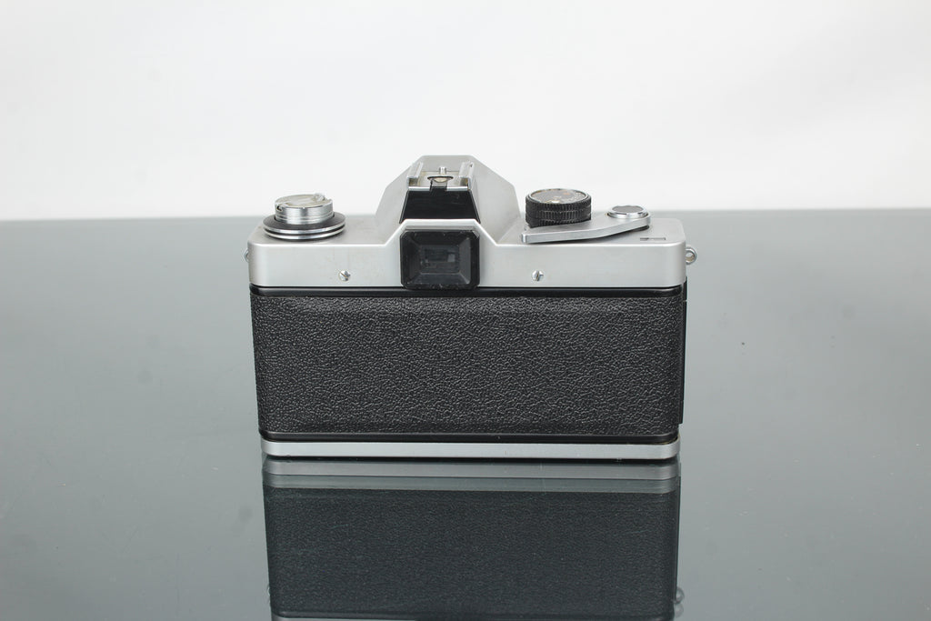 Praktica L + Meyer Optik Domiplan 50mm f/2.8 M42 lens