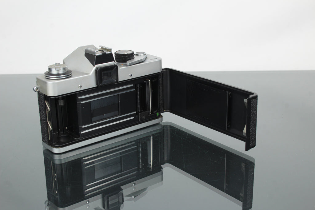 Praktica L + Meyer Optik Domiplan 50mm f/2.8 M42 lens