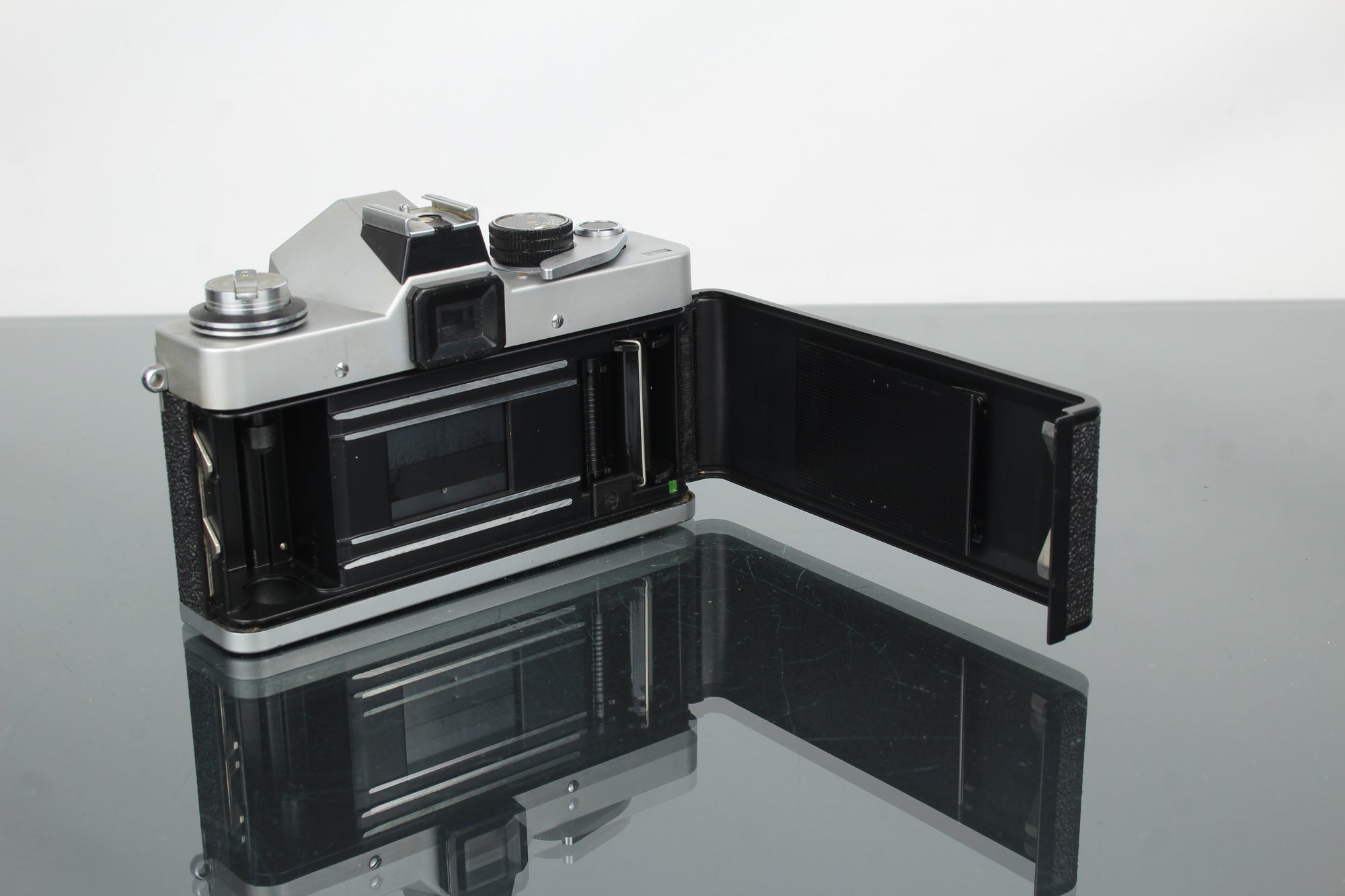 Praktica L + Meyer Optik Domiplan 50mm f/2.8 M42 lens