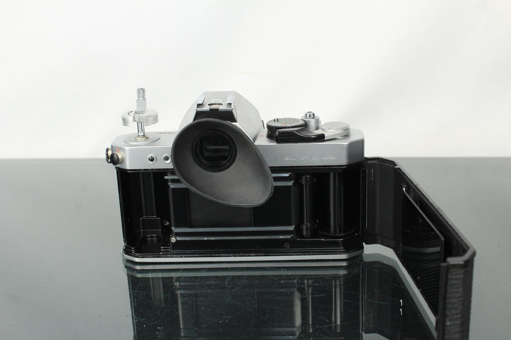 Asahi Pentax K2 + 50mm 1.7 Pentax lens - Dutch|Thrift