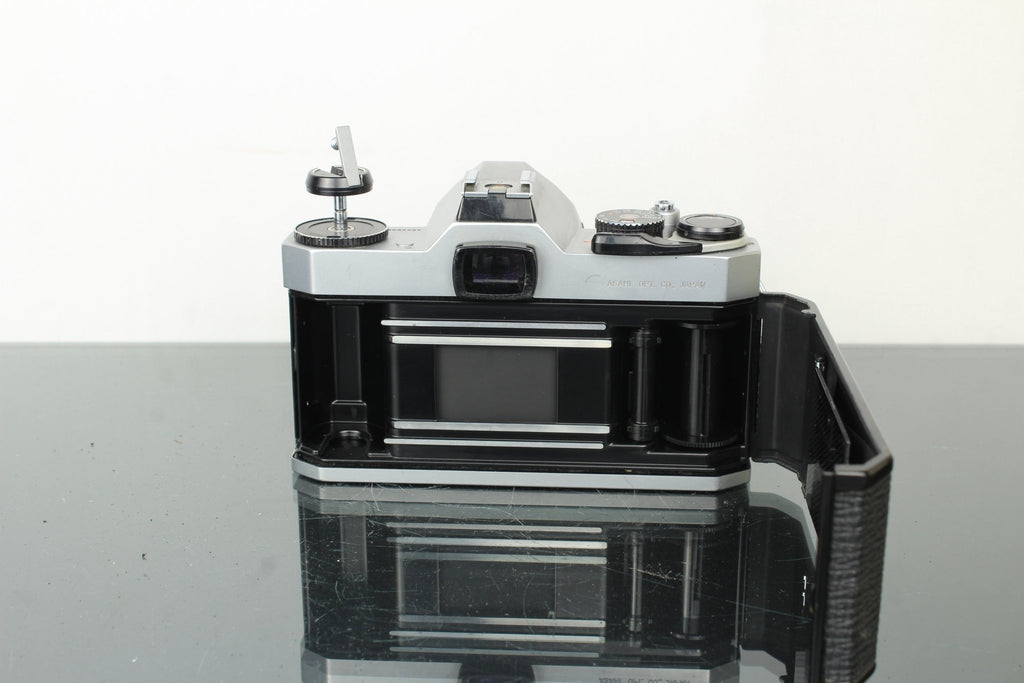 Asahi Pentax KM + 50mm 1.4 Pentax - M lens - Dutch|Thrift