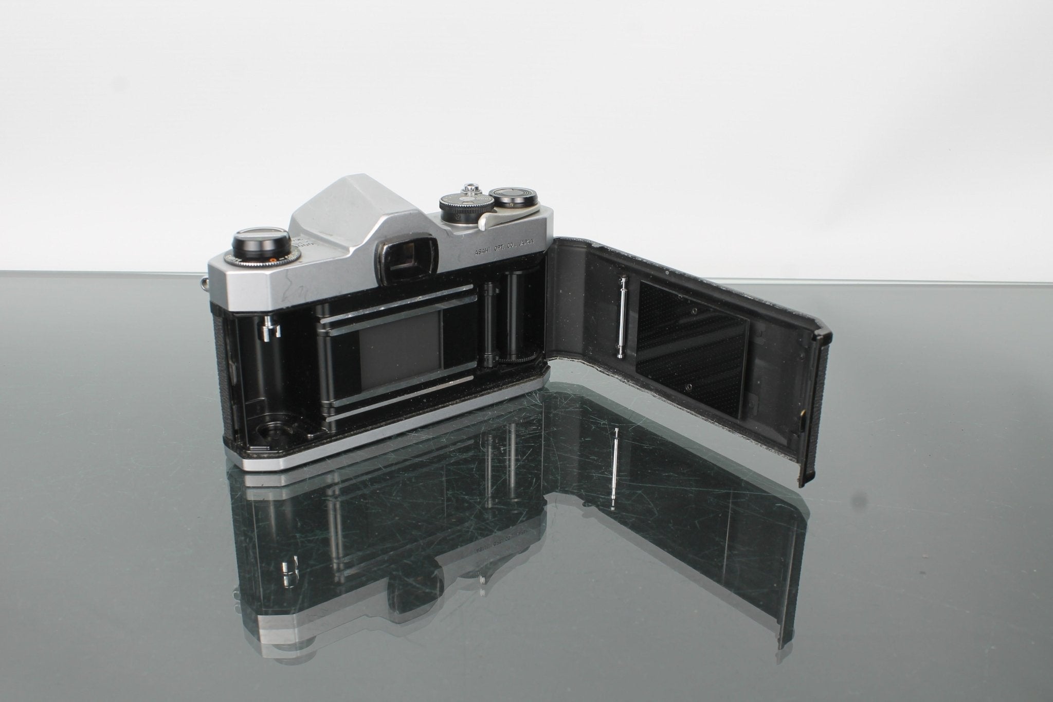 Asahi Pentax SP 1000 Film Camera + Super Takumar 55mm f/2 – Dutch