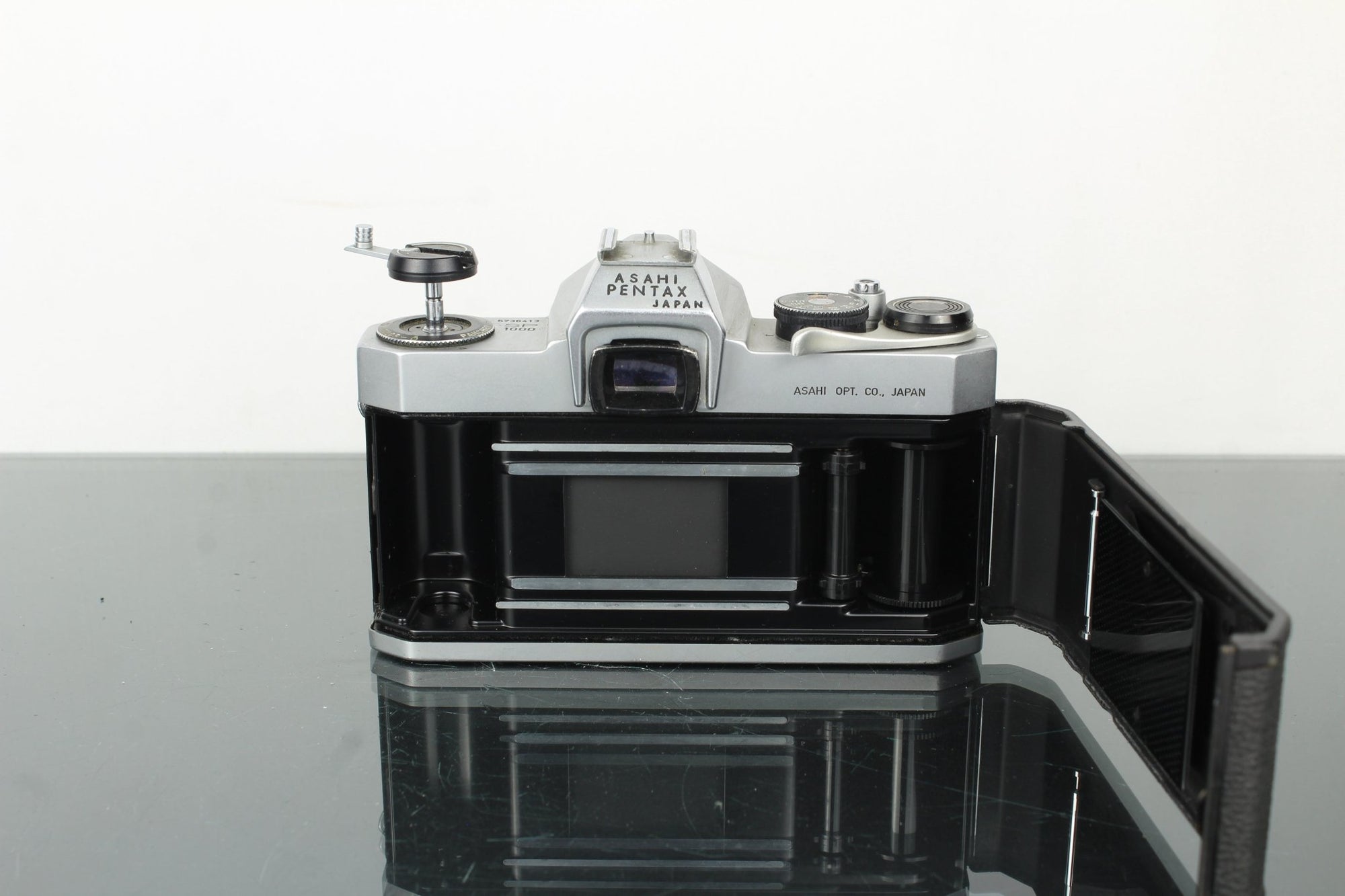 Asahi Pentax SP1000 + Takumar 55mm f/1.8 lens - Dutch|Thrift