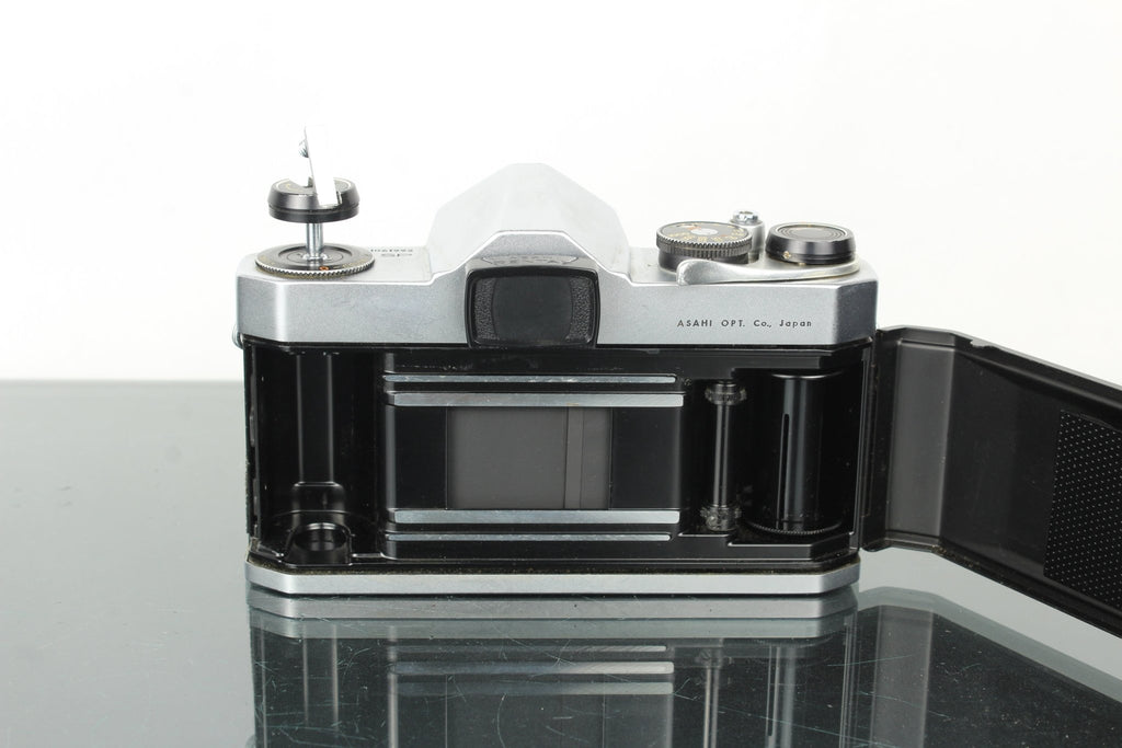 Asahi Pentax Spotmatic + Asahi Super - Takumar 55mm f/2 M42 lens - Dutch|Thrift