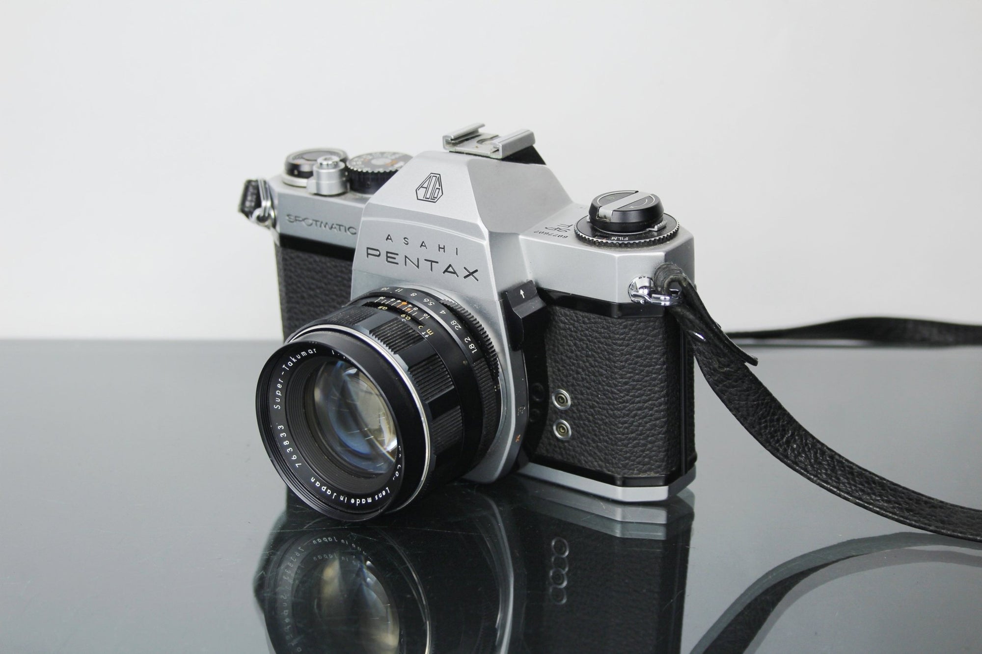 Asahi Pentax Spotmatic F + 55mm f/1.8 Asahi Super Takumar M42 lens - Dutch|Thrift