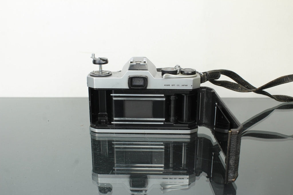 Asahi Pentax Spotmatic F + SMC Takumar 55mm f/1.8 - Dutch|Thrift