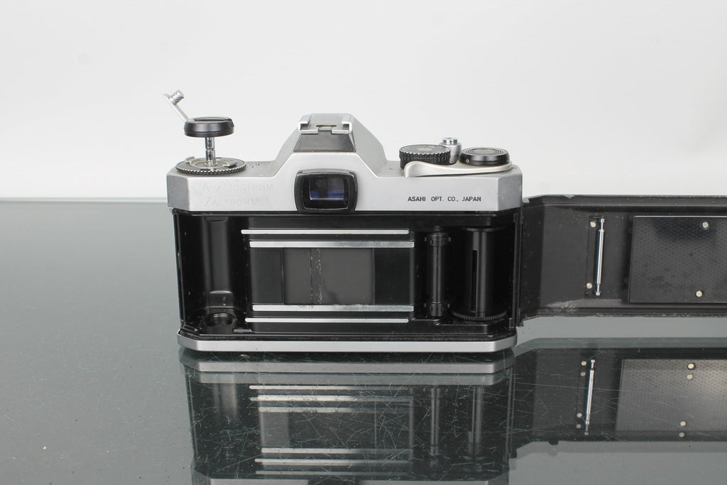 Asahi Pentax Spotmatic F + SMC Takumar 55mm f/1.8 - Dutch|Thrift