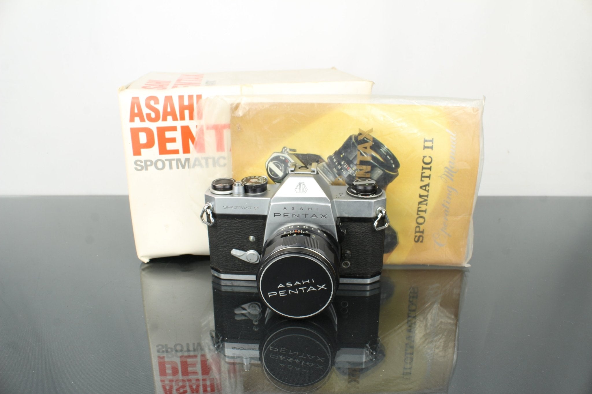 Asahi Pentax Spotmatic SP II + 55mm f/1.8 – Dutch|Thrift