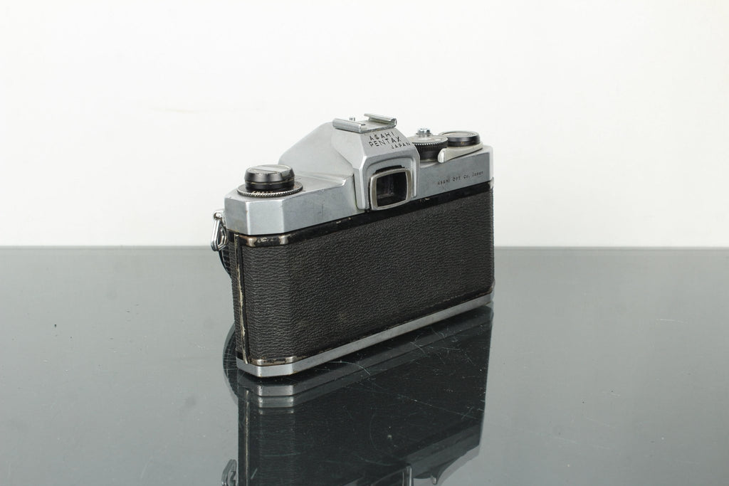 Asahi Pentax SpotMatic SP + Takumar 55mm f/1.8 M42 lens - Dutch|Thrift