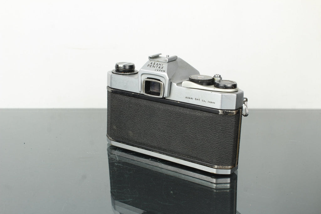 Asahi Pentax SpotMatic SP + Takumar 55mm f/1.8 M42 lens - Dutch|Thrift