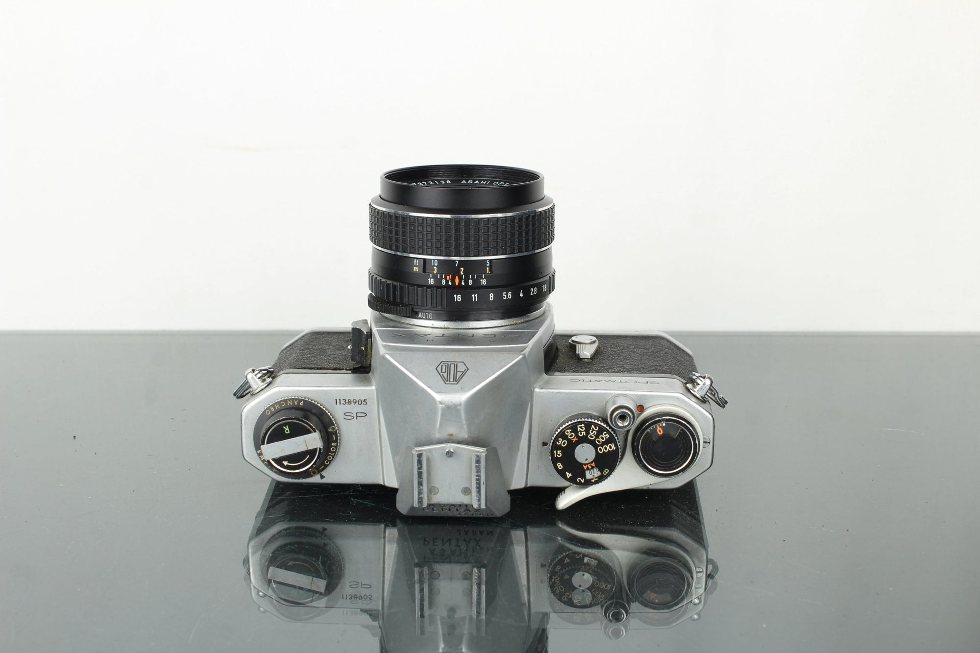 Asahi Pentax SpotMatic SP + Takumar 55mm f/1.8 M42 lens - Dutch|Thrift