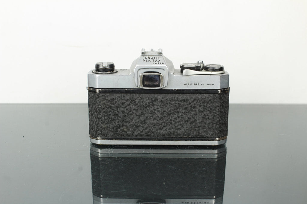 Asahi Pentax SpotMatic SP + Takumar 55mm f/1.8 M42 lens - Dutch|Thrift