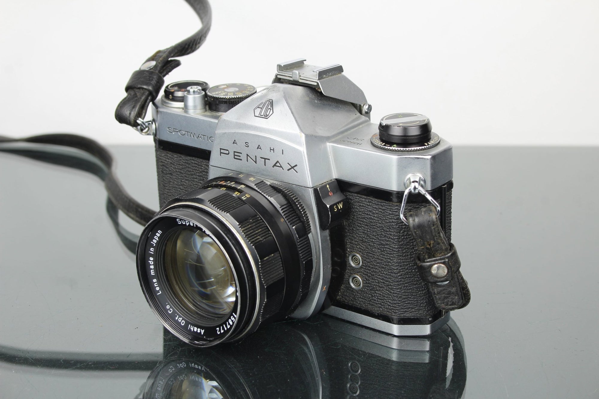 Asahi Pentax Spotmatic + Super Takumar 50mm 1.4 M42 lens - Dutch|Thrift