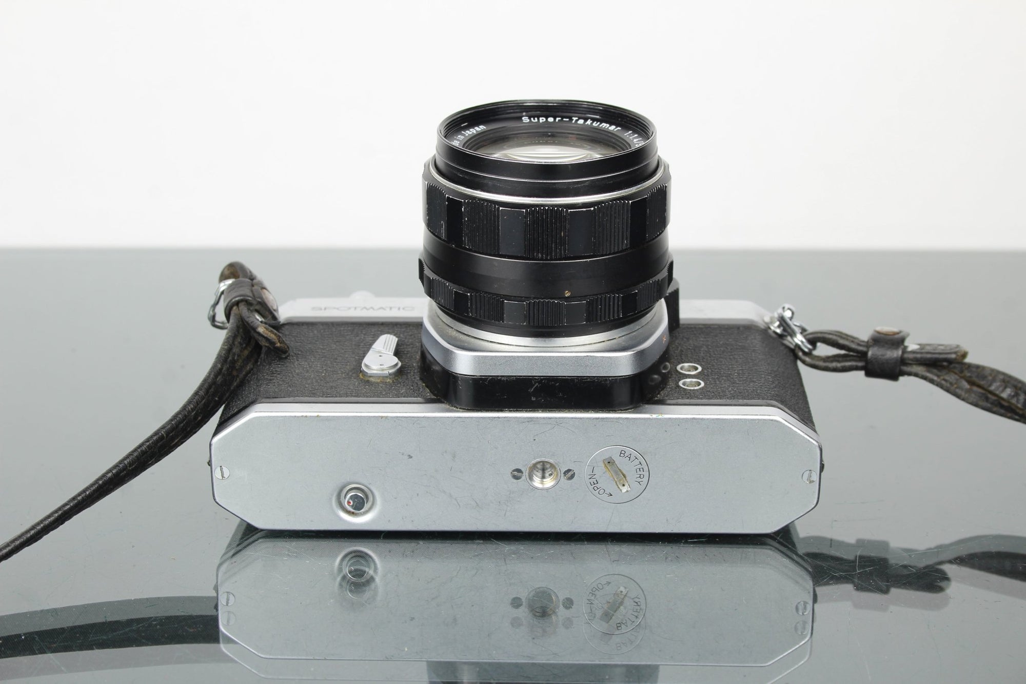 Asahi Pentax Spotmatic + Super Takumar 50mm 1.4 M42 lens - Dutch|Thrift