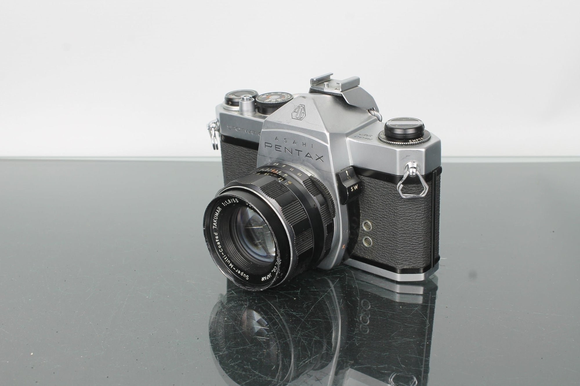 Asahi Pentax Spotmatic + Takumar 55mm f/1.8 - Dutch|Thrift