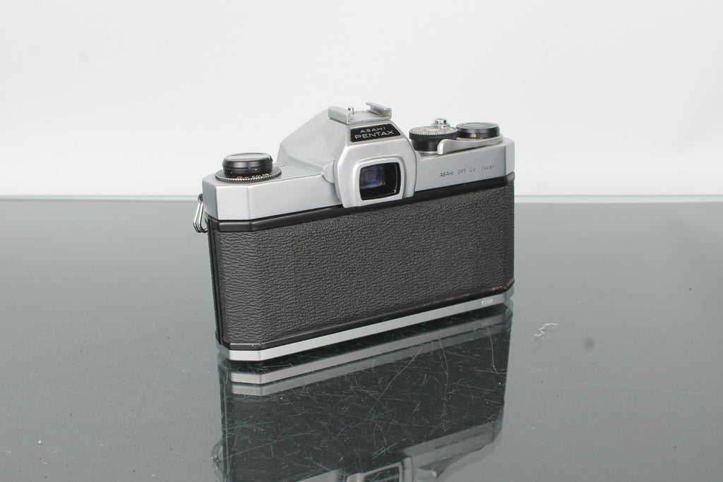 Asahi Pentax Spotmatic + Takumar 55mm f/1.8 - Dutch|Thrift