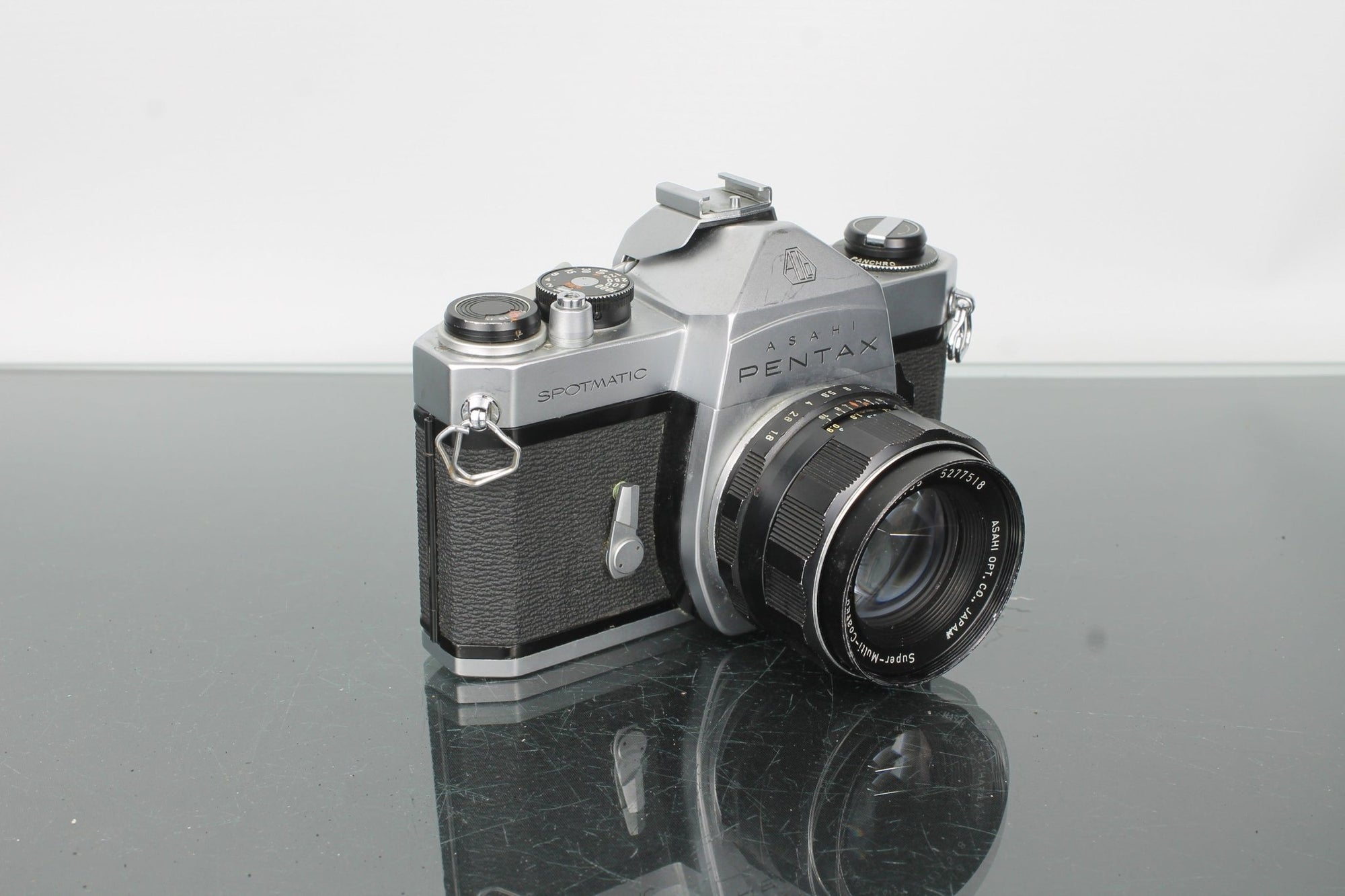 Asahi Pentax Spotmatic + Takumar 55mm f/1.8 - Dutch|Thrift