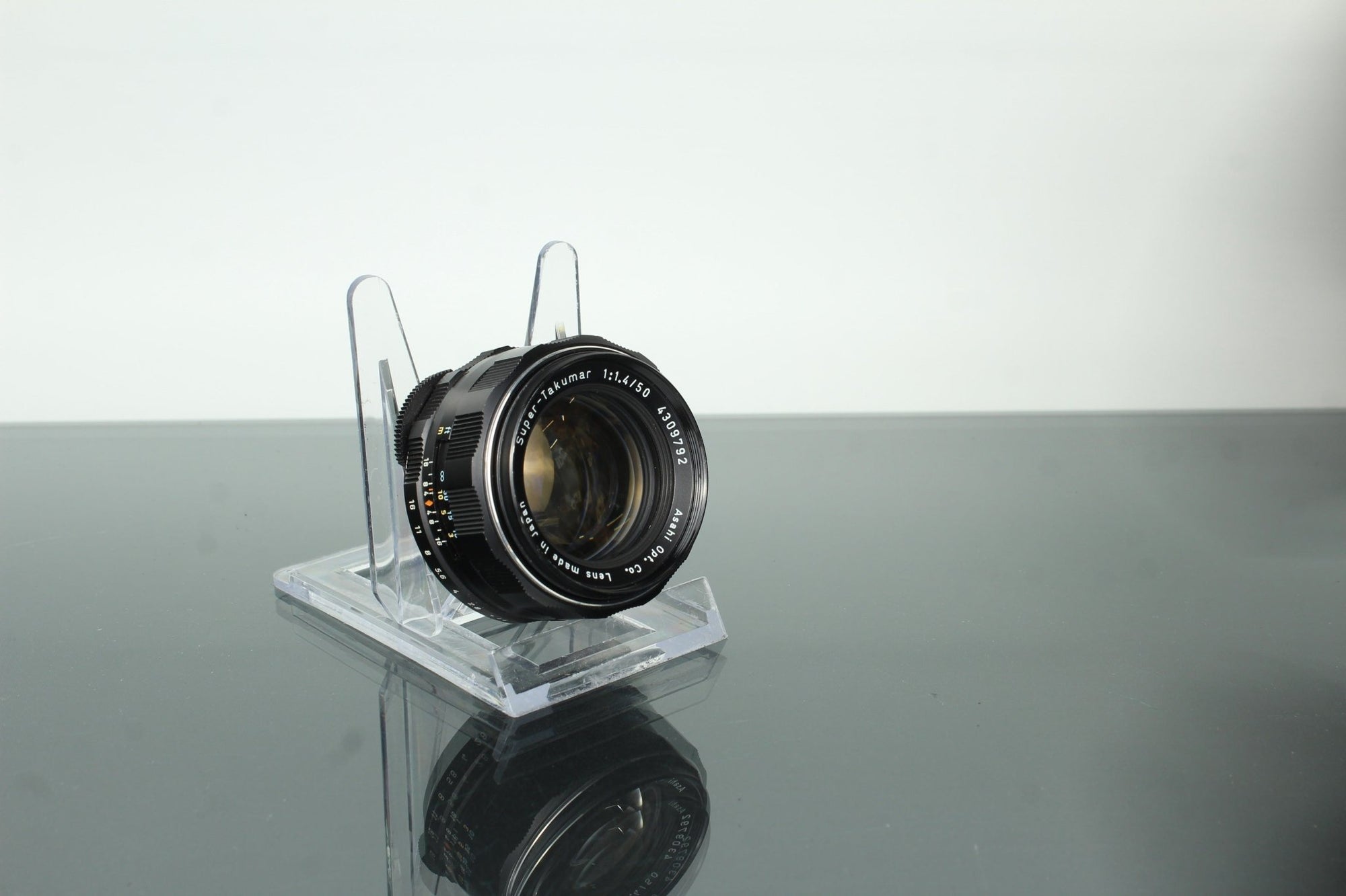 Asahi Pentax Super - Takumar 50mm f/1.4 - Dutch|Thrift