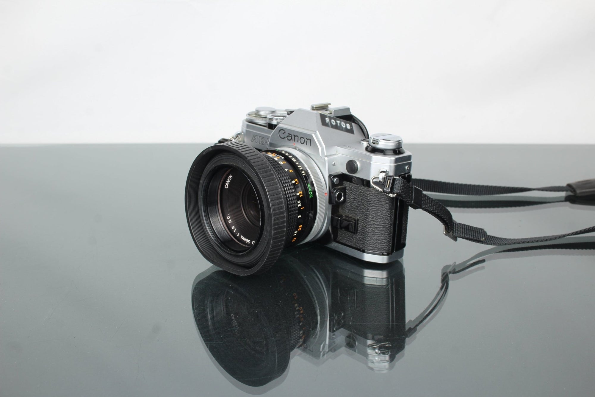 Canon AE - 1 + 50mm 1.8 Canon FD lens - Dutch|Thrift