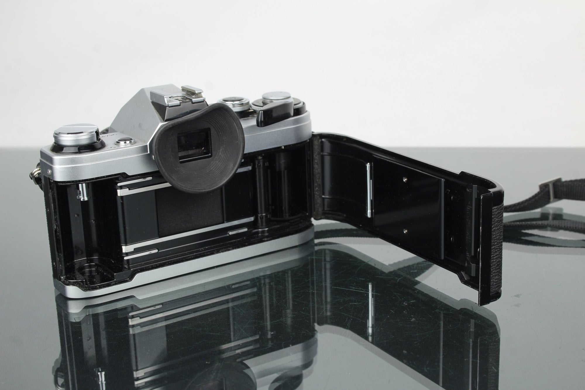 Canon AE - 1 + 50mm 1.8 Canon FD lens - Dutch|Thrift