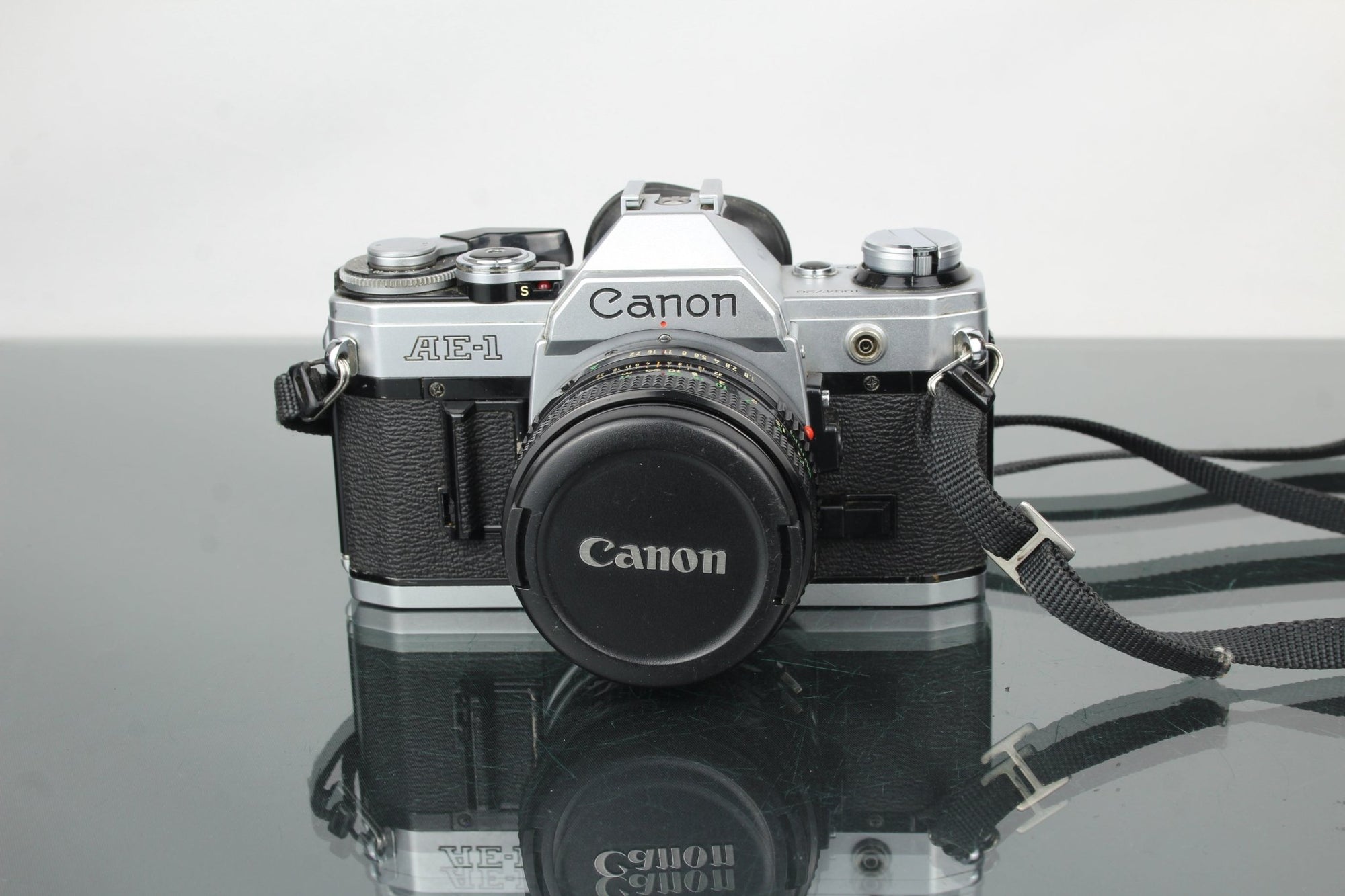 Canon AE - 1 + 50mm 1.8 Canon FD lens - Dutch|Thrift