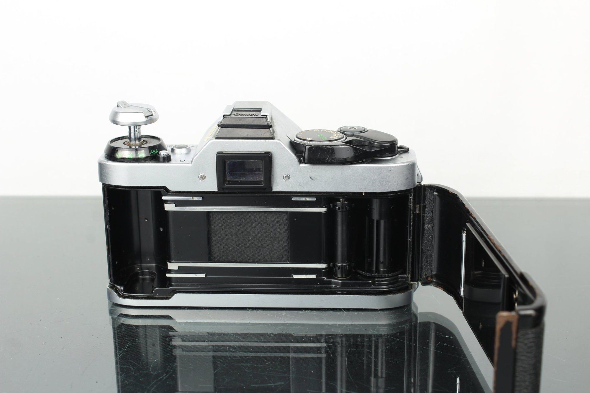 Canon AE - 1 + 50mm 1.8 Canon FD lens - Dutch|Thrift