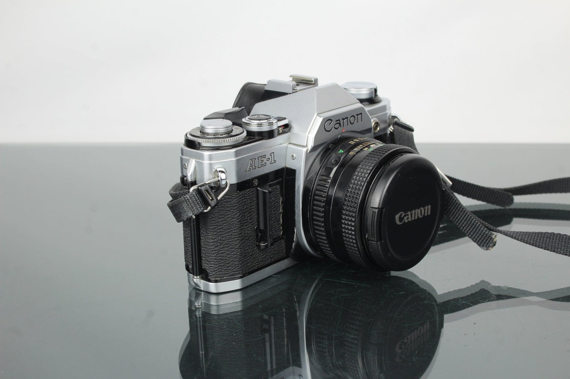 Canon AE - 1 + 50mm 1.8 Canon FD lens - Dutch|Thrift