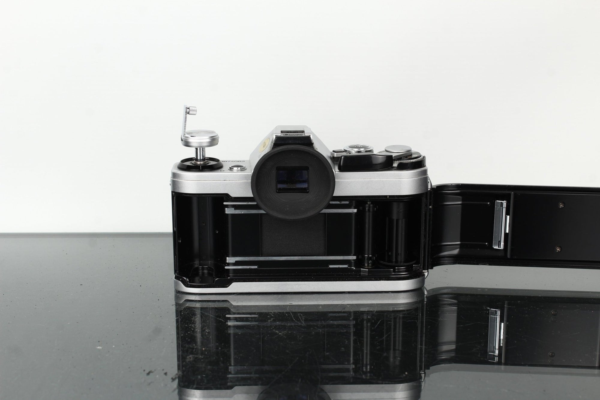 Canon AE - 1 + Canon FD 50mm 1:1.4 - Dutch|Thrift