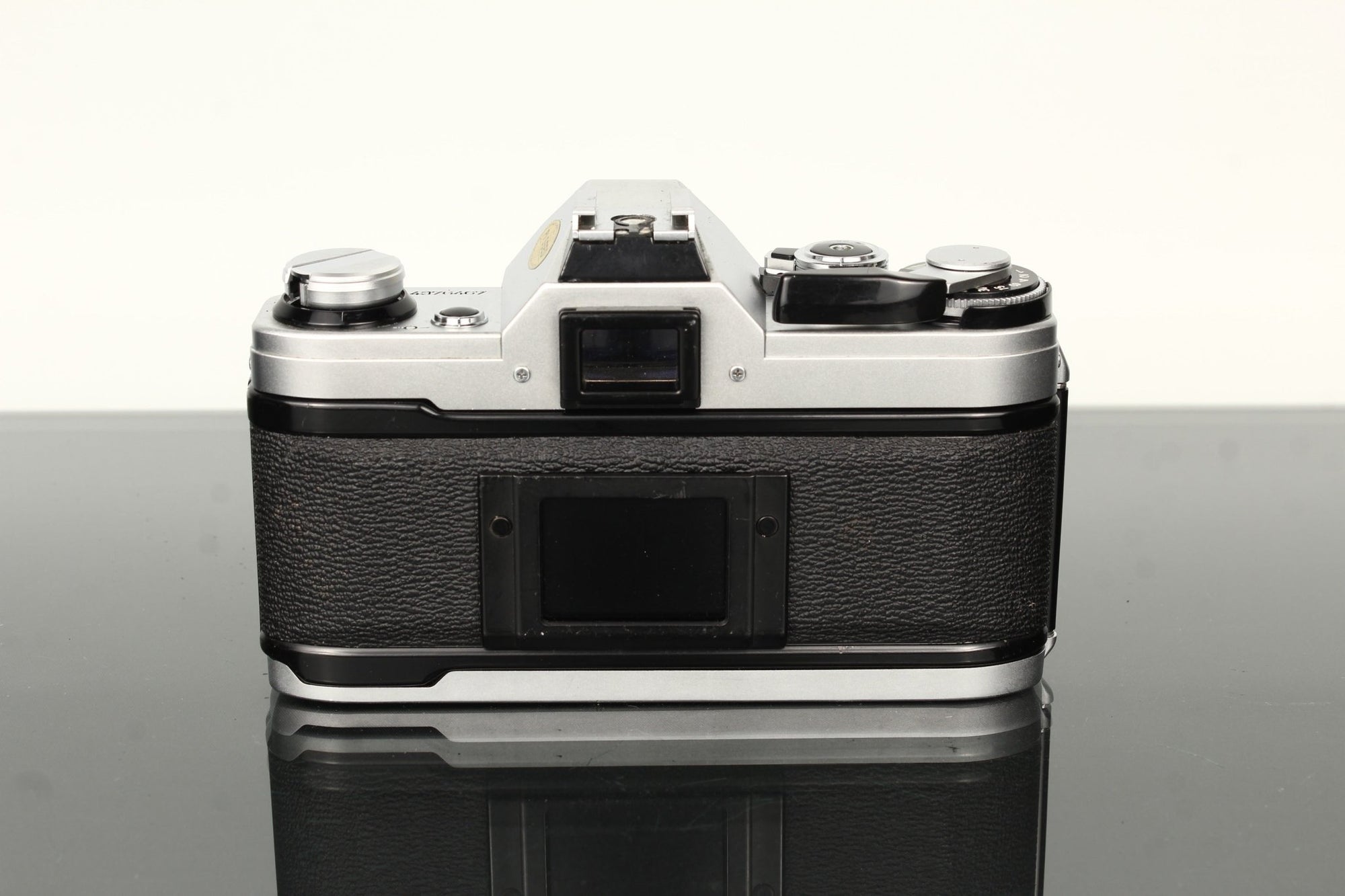 Canon AE - 1 + Canon FD 50mm f/1.8 - Dutch|Thrift