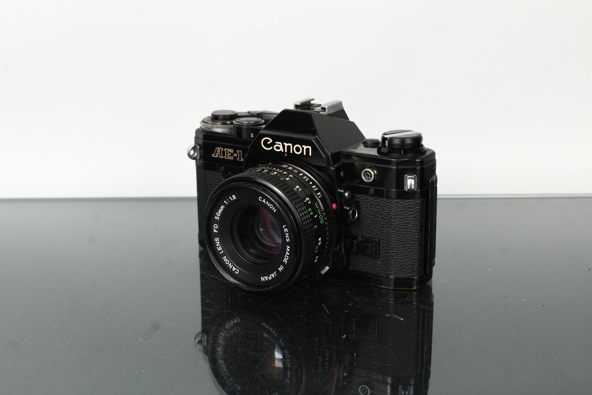 Canon AE - 1 + Canon Lens FD 50mm 1:1.8 - Dutch|Thrift