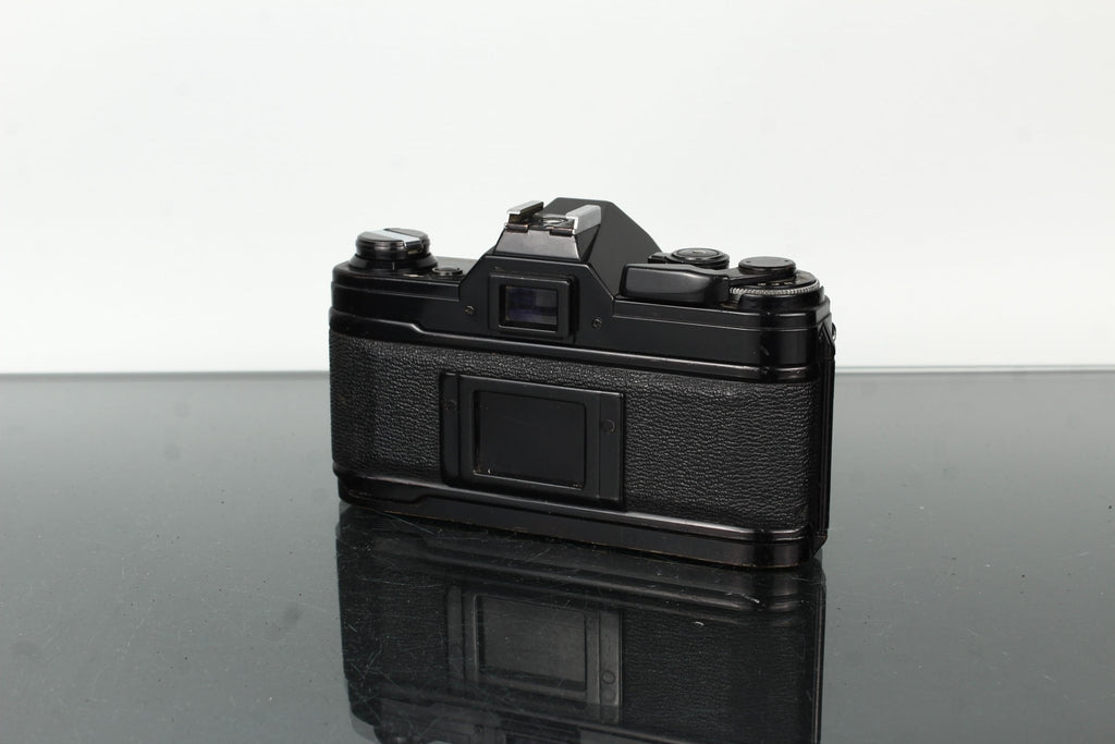 Canon AE - 1 + Canon Lens FD 50mm 1:1.8 - Dutch|Thrift