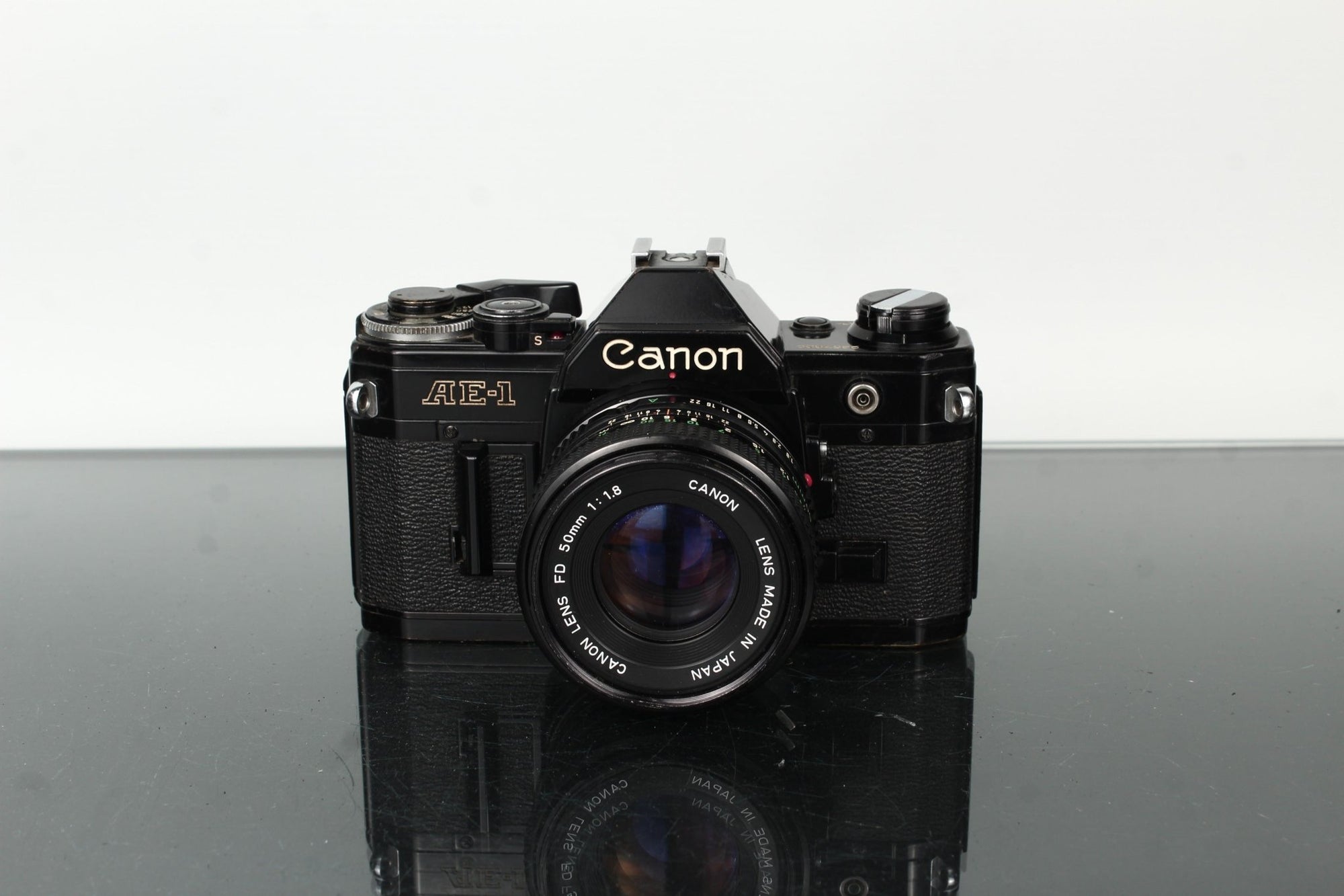 Canon AE - 1 + Canon Lens FD 50mm 1:1.8 - Dutch|Thrift