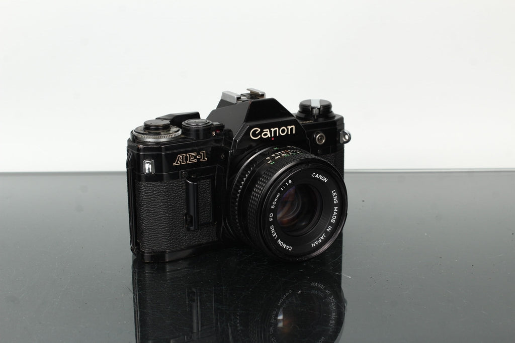 Canon AE - 1 + Canon Lens FD 50mm 1:1.8 - Dutch|Thrift
