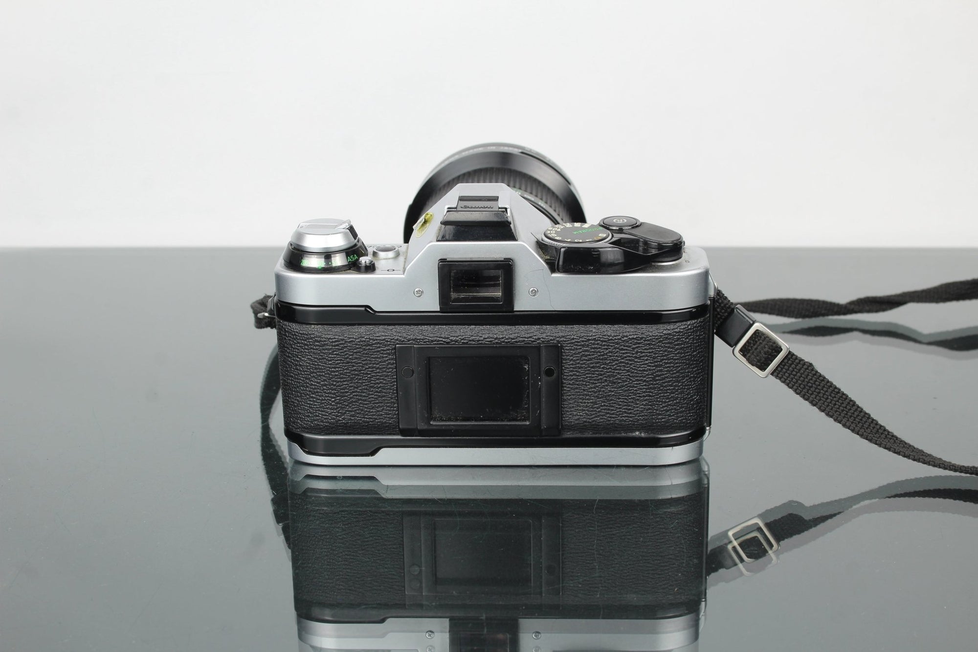 Canon AE - 1 Program + 35 - 105mm 1:3.5 Canon lens - Dutch|Thrift