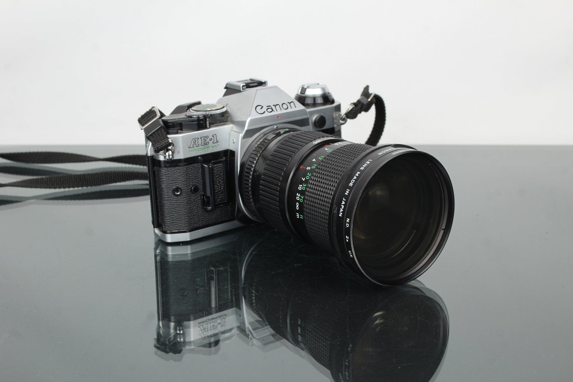 Canon AE - 1 Program + 35 - 105mm 1:3.5 Canon lens - Dutch|Thrift