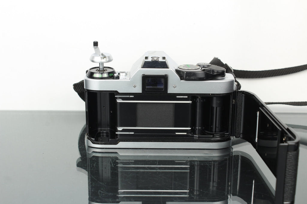 Canon AE - 1 Program + FD 35 - 70mm 1:3.5 - 4.5 Canon lens - Dutch|Thrift