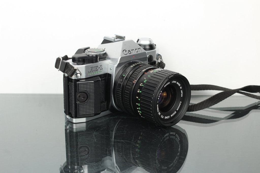 Canon AE - 1 Program + FD 35 - 70mm 1:3.5 - 4.5 Canon lens - Dutch|Thrift