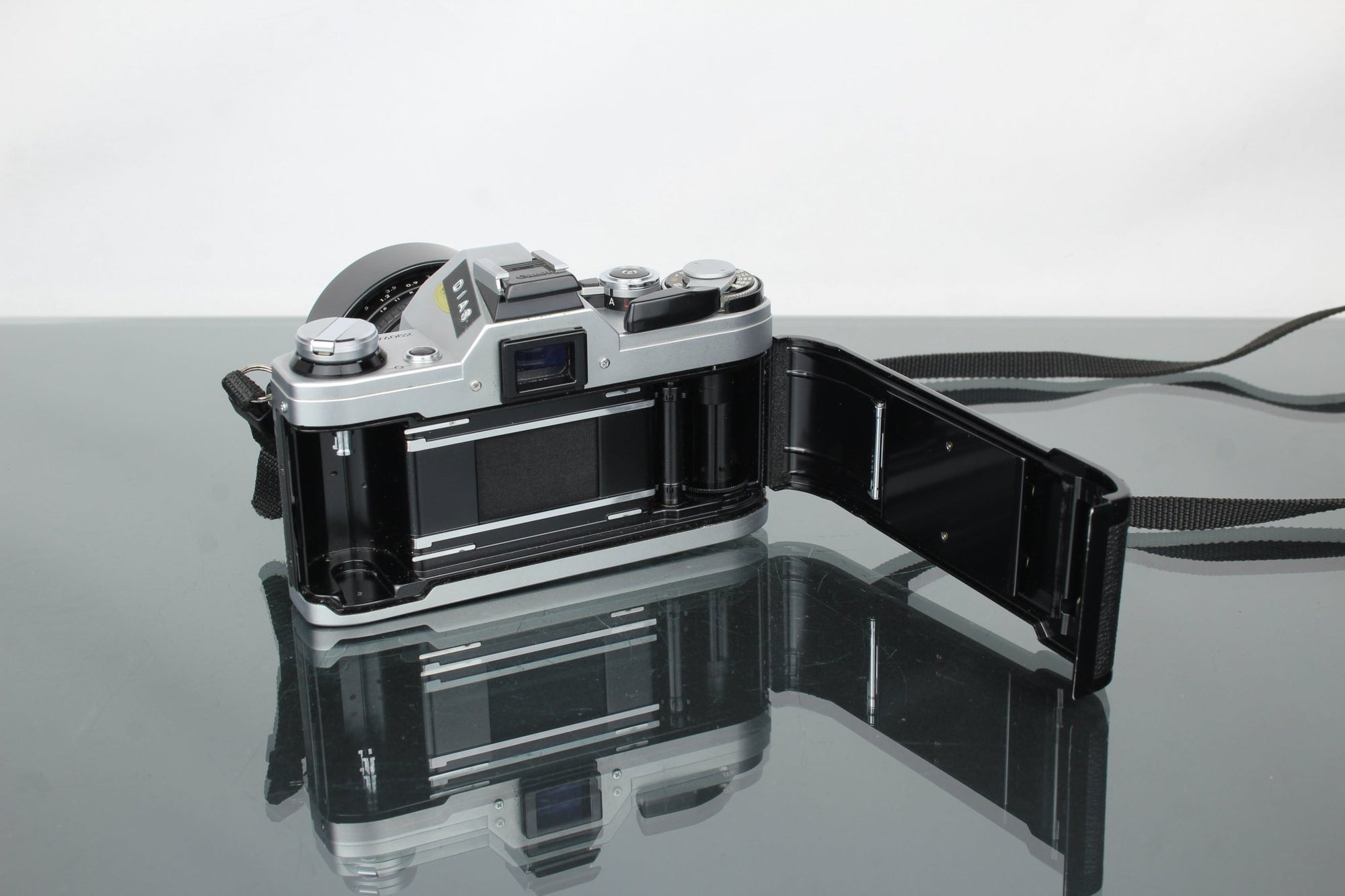 Canon AE - 1 + Sigma UC Zoom 3.5 - 4.5 lens - Dutch|Thrift