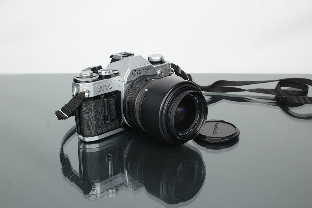 Canon AE - 1 + Sigma UC Zoom 3.5 - 4.5 lens - Dutch|Thrift