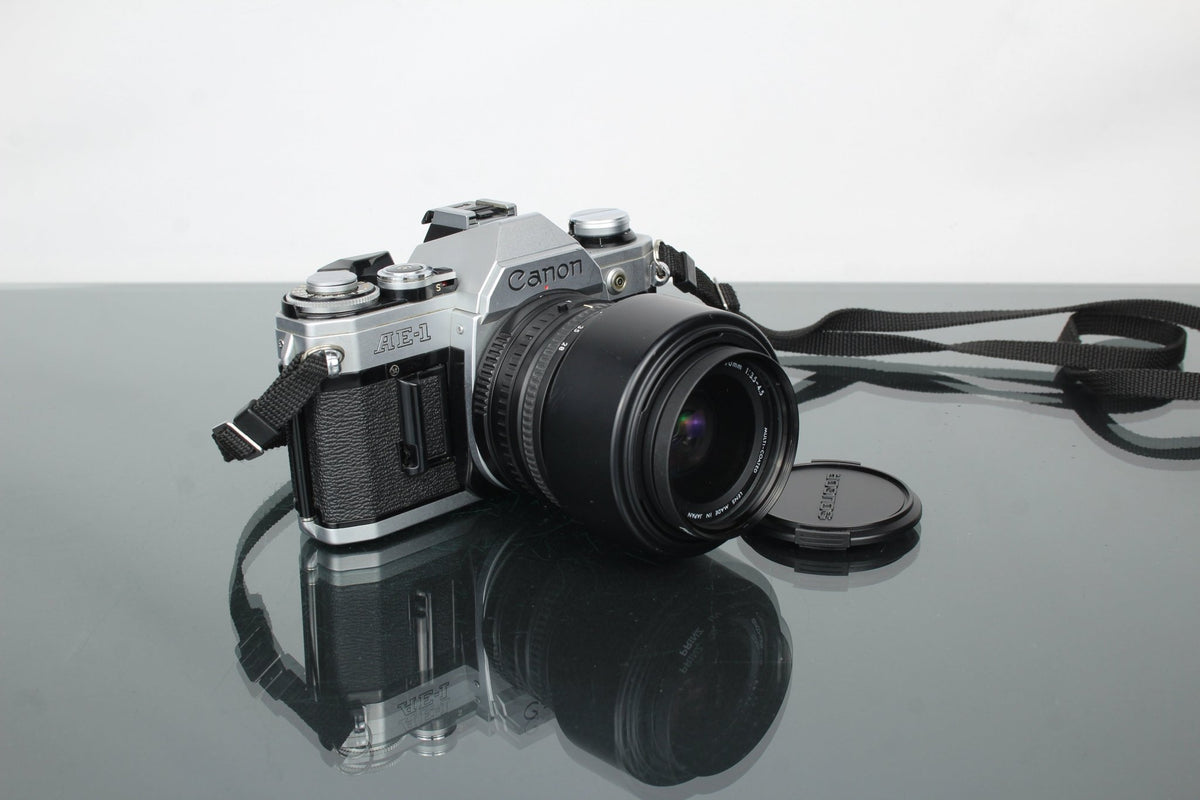 Canon AE - 1 + Sigma UC Zoom 3.5 - 4.5 lens - Dutch|Thrift