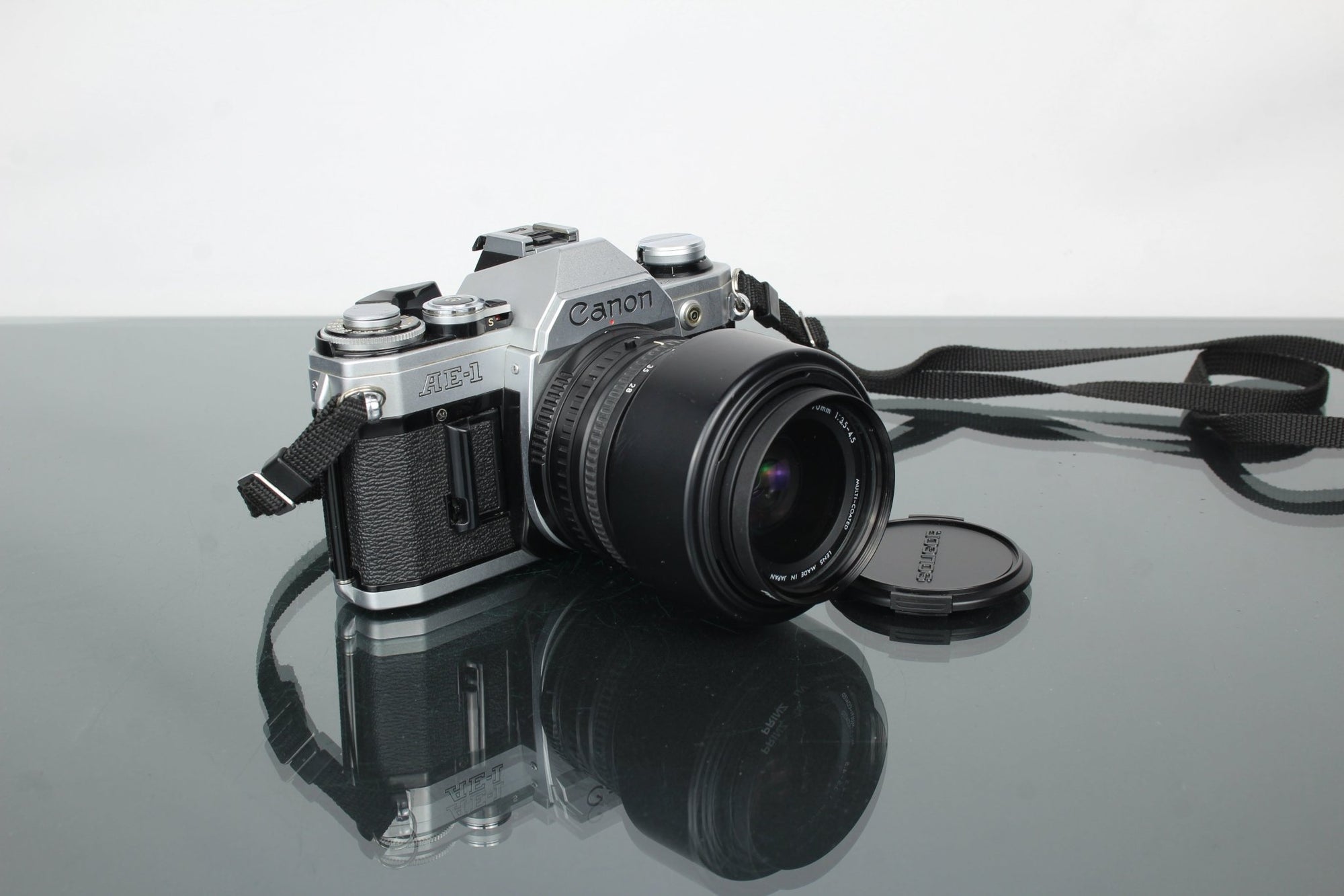 Canon AE - 1 + Sigma UC Zoom 3.5 - 4.5 lens - Dutch|Thrift