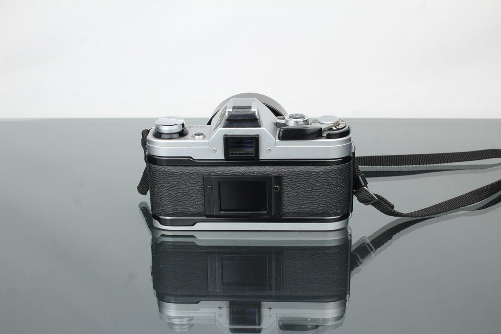 Canon AE - 1 + Sigma UC Zoom 3.5 - 4.5 lens - Dutch|Thrift