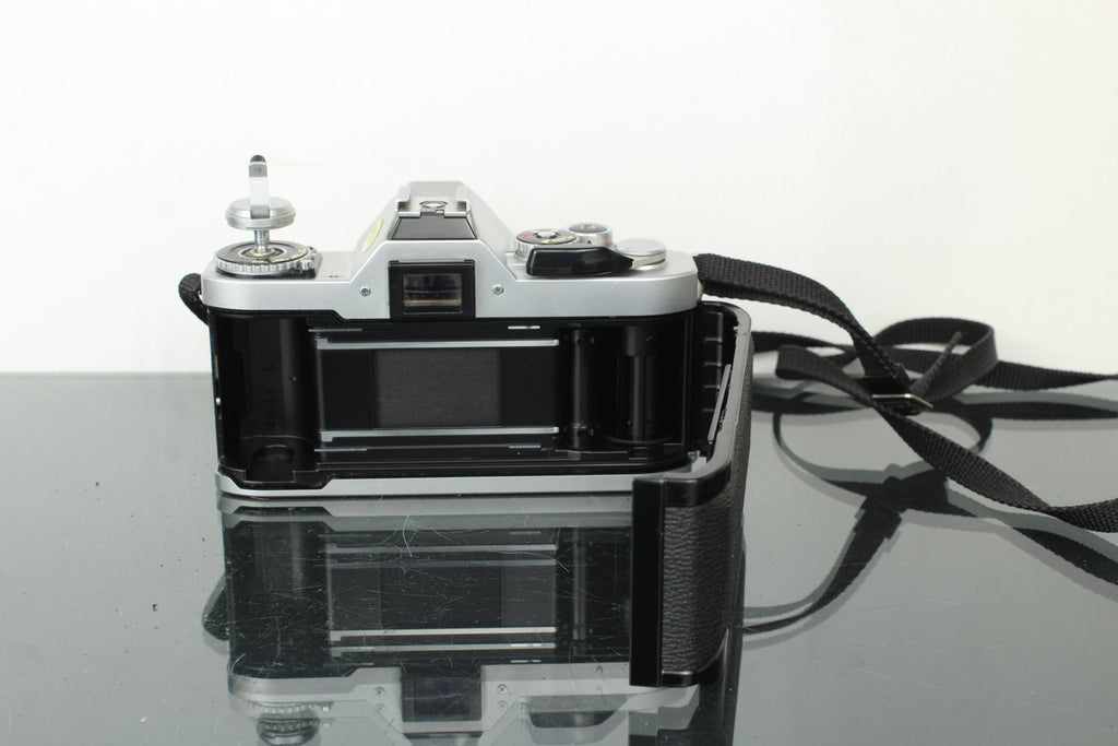 Canon AV - 1 + 50mm 1.8 FD lens - Dutch|Thrift