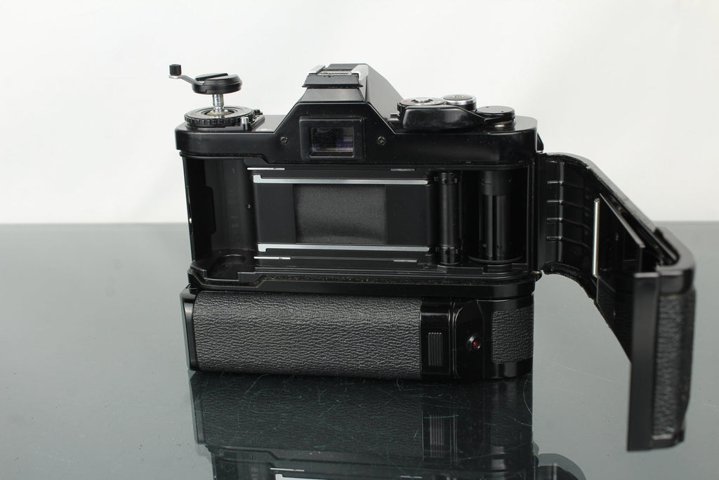 Canon AV - 1 + 50mm 1.8 FD lens - Dutch|Thrift