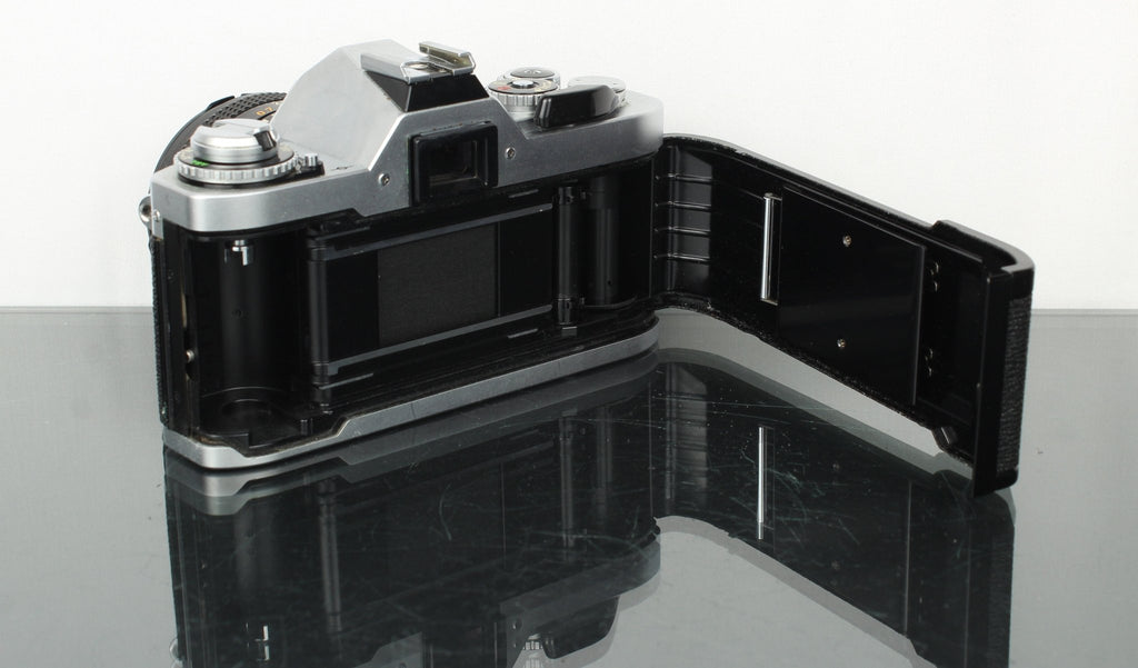 Canon AV - 1 + Canon FD 50mm 1:1.8 lens - Dutch|Thrift